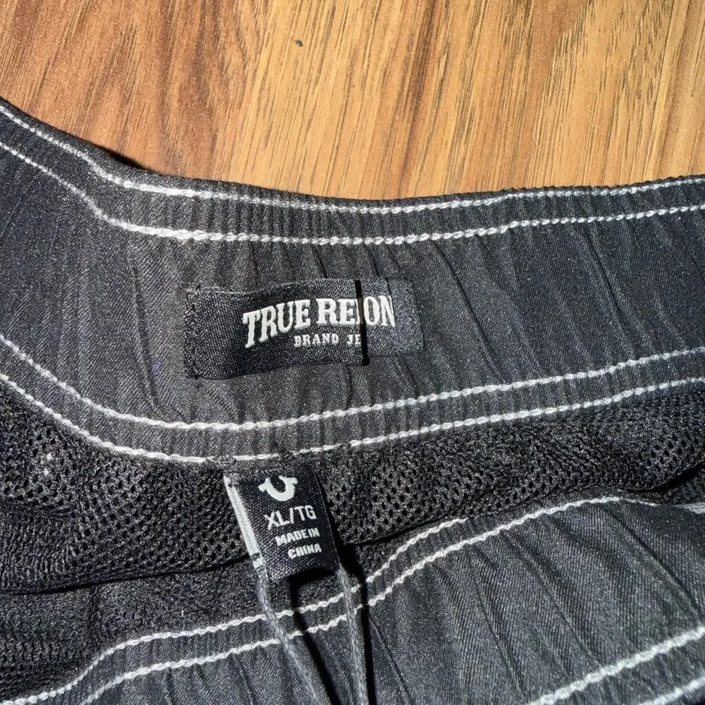 True Religion Lined Board Shorts Men’s Size XL Black NWT MSRP $99